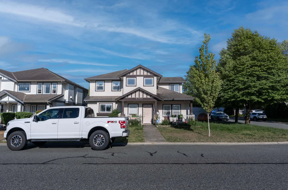 8364 HARRIS STREET, Mission BC V2V 7R9, Mission BC — Residential for Sale - Photo 2