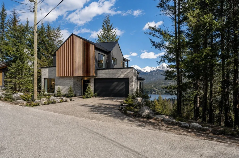 Property for sale at 8365 Mountain View Drive Whistler British Columbia - MLS: R3059590