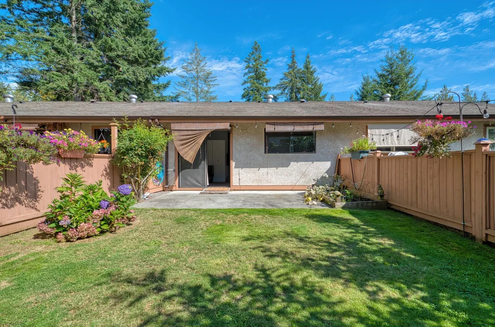 837 North Road, Gibsons, BC - Townhouse for Sale - Photo 15 of 24