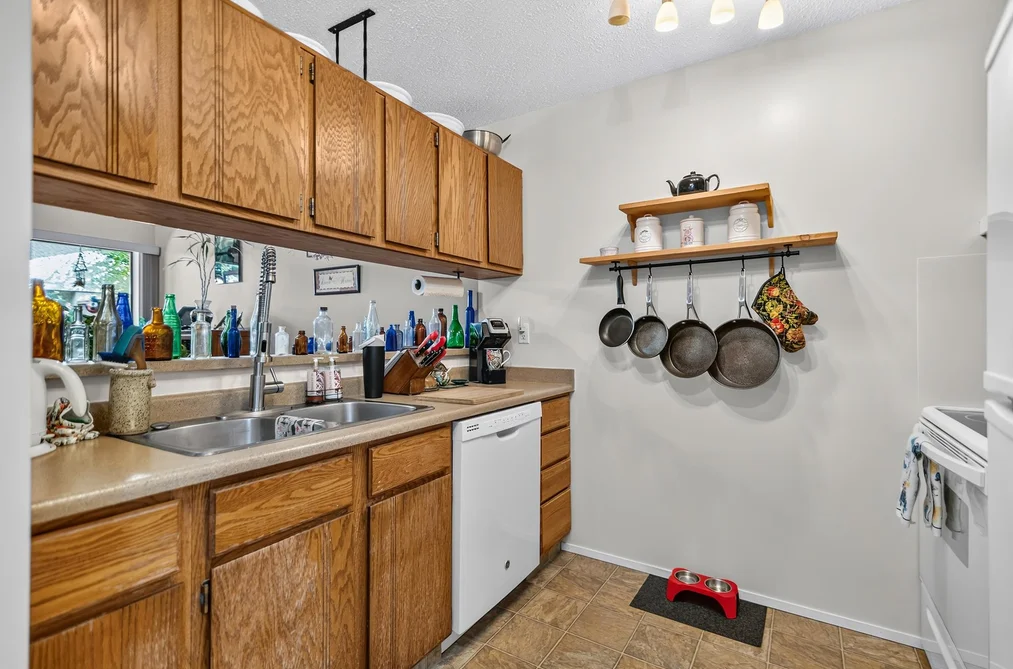 837 North Road, Gibsons, BC - Townhouse for Sale - Photo 4 of 24
