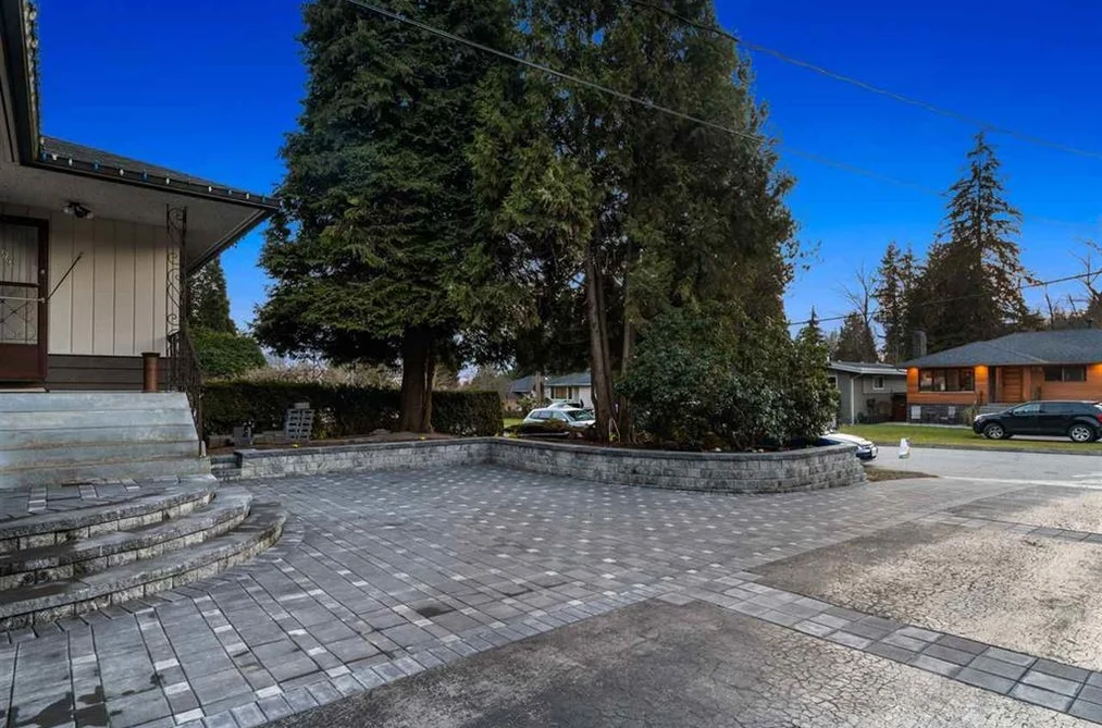 838 DUNDONALD DRIVE, Port Moody, BC — Residential for Sale — Photo 3 of 39