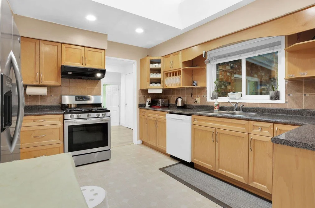 8386 144 STREET, Surrey BC V3W 5T5, Surrey BC — Residential for Sale - Photo 2
