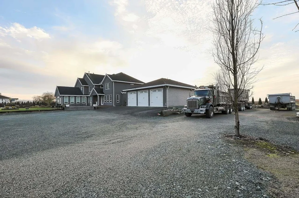 8415 184 STREET, Surrey BC V4N 6G4, Surrey BC — Residential for Sale - Photo 2