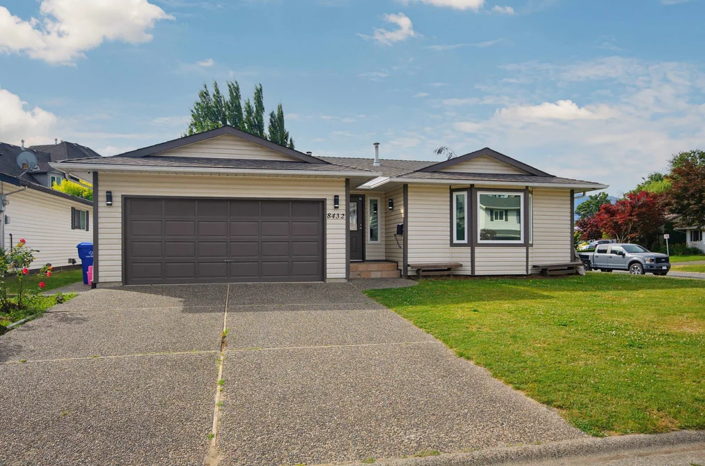House for sale at 8432 Piper Crescent Chilliwack British Columbia - MLS: R3140737