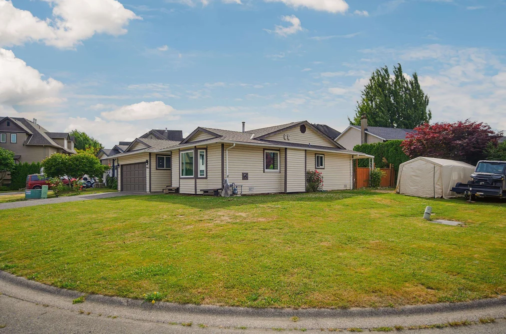 8432 PIPER CRESCENT, Chilliwack BC V2P 7R8, Chilliwack BC — Residential for Sale — Photo 3 of 33