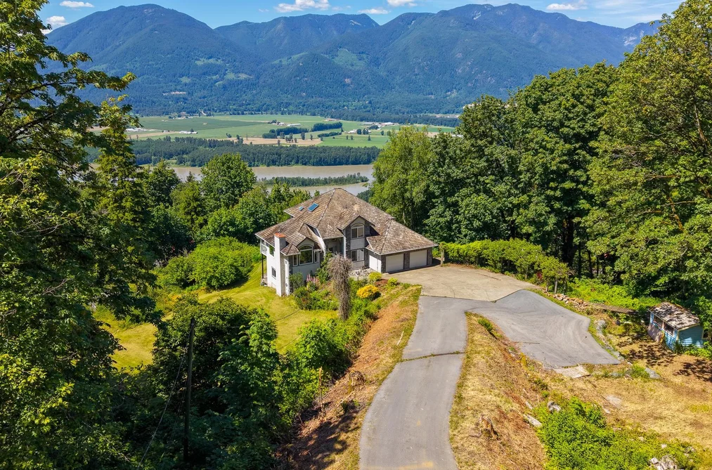 House for sale at 8439 Grand View Drive Chilliwack British Columbia - MLS: R3133308