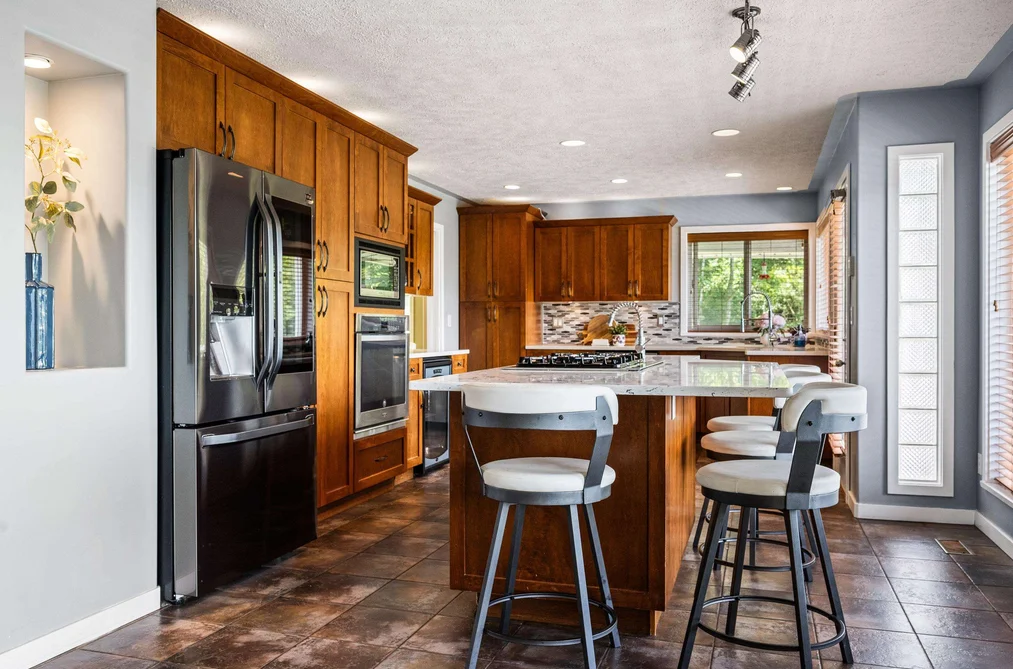 8439 GRAND VIEW DRIVE, Chilliwack BC V2R 4A2, Chilliwack BC — Residential for Sale - Photo 2