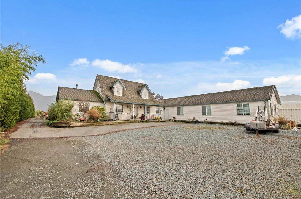 8450 BANFORD ROAD, Chilliwack BC V2P 6H3, Chilliwack BC — Residential for Sale - Photo 3