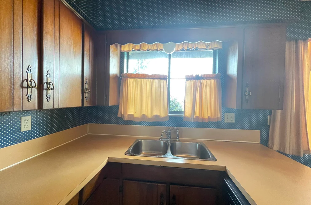 8454 116A Street, Delta, BC - House for Sale - Photo 7 of 25 8454 116A Street, Delta, BC - House for Sale - Photo 7 of 25