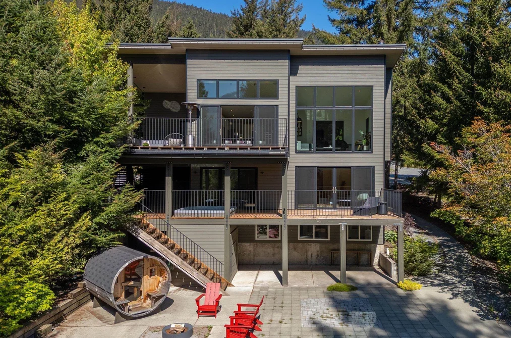 House for sale at 8476 Matterhorn Drive Whistler British Columbia - MLS: R3125347