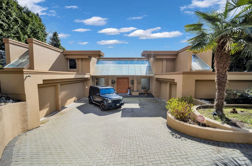 House for sale at 848 Eyremount Drive West Vancouver British Columbia - MLS: R3108917