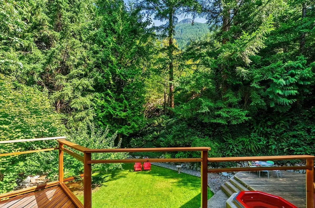 8568 Bedora Place, West Vancouver, BC - House for Sale - Photo 13 of 40 8568 Bedora Place, West Vancouver, BC - House for Sale - Photo 13 of 40