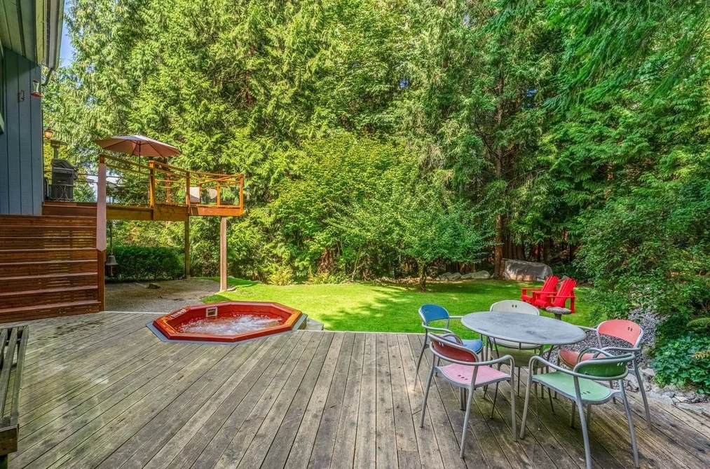 8568 Bedora Place, West Vancouver, BC - House for Sale - Photo 33 of 40 8568 Bedora Place, West Vancouver, BC - House for Sale - Photo 33 of 40