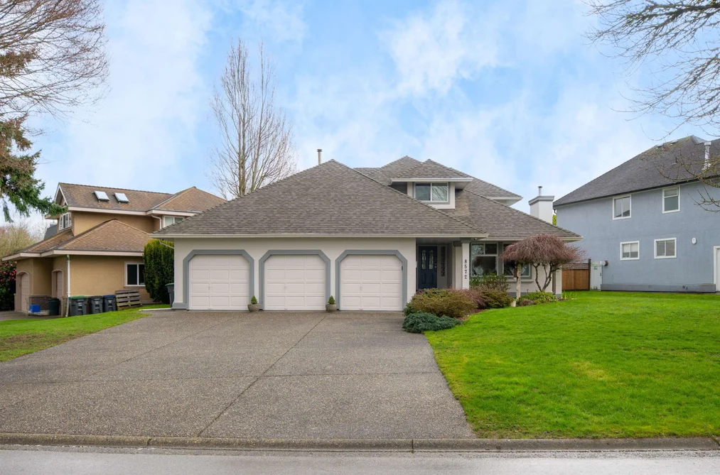 House for sale at 8572 164a Street Surrey British Columbia - MLS: R3105247
