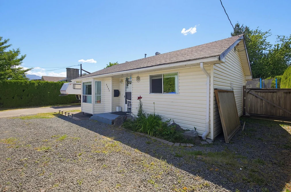 8585 BROADWAY STREET, Chilliwack BC V2P 5V4, Chilliwack BC — Residential for Sale — Photo 3 of 40