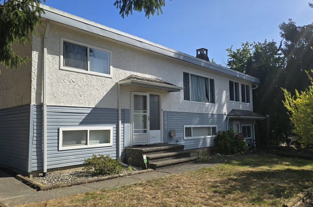 House for sale at 8590 151a Street Surrey British Columbia - MLS: R3164755
