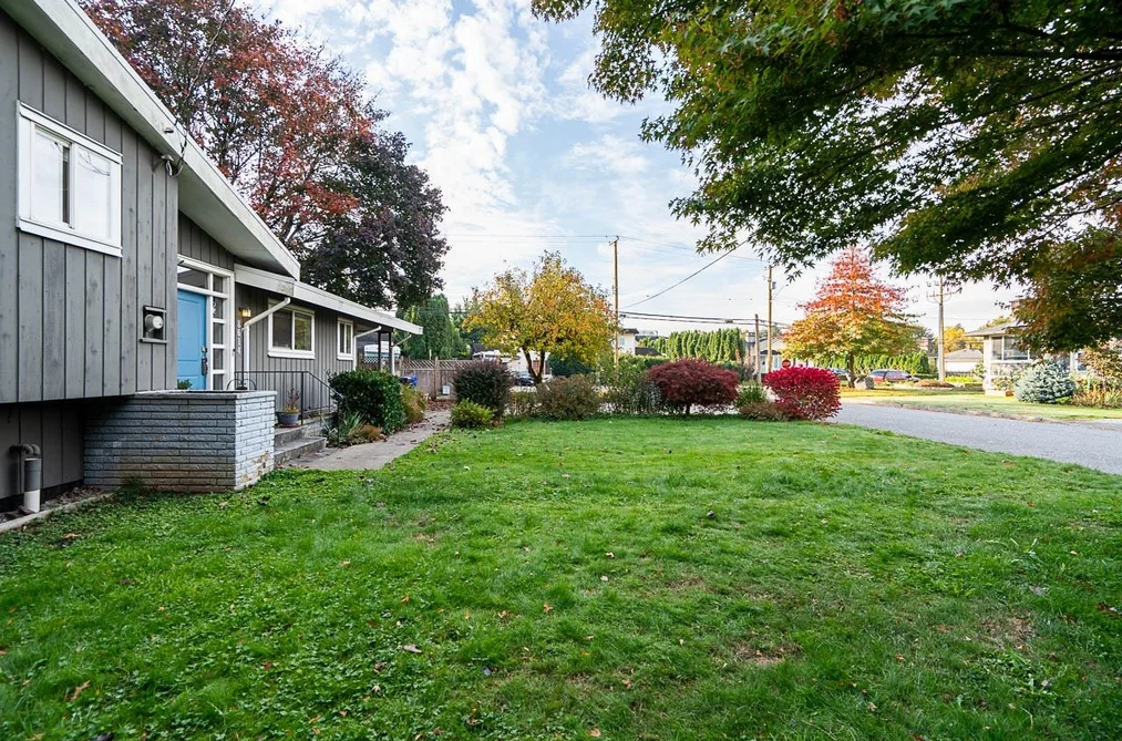 8614 Coventry Place, Chilliwack, BC - House for Sale - Photo 3 of 29 8614 Coventry Place, Chilliwack, BC - House for Sale - Photo 3 of 29