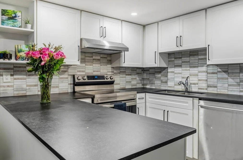 8616 SAFFRON PLACE, Burnaby BC V5A 4H9, Burnaby BC — Residential for Sale - Photo 2