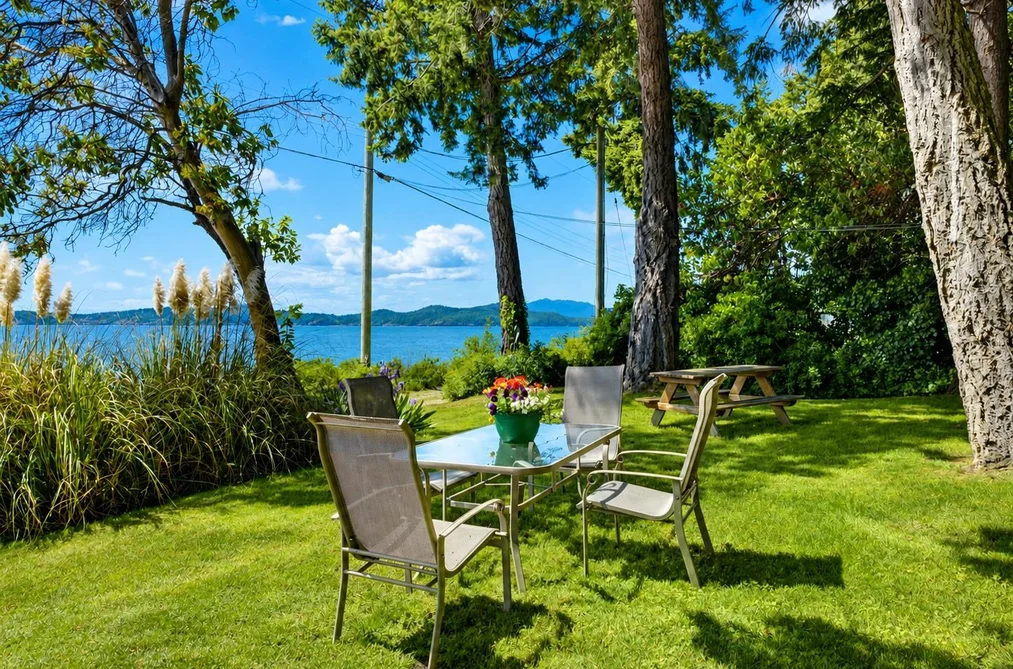 House for sale at 8622 Espl Merry Island Halfmoon Bay British Columbia - MLS: R3124484