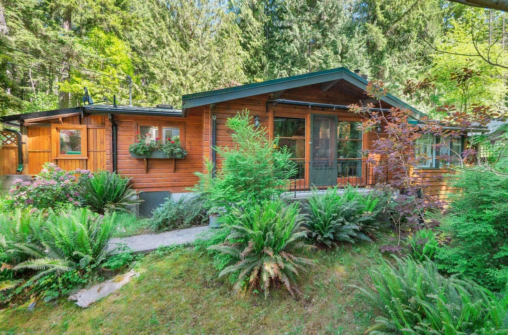 House for sale at 8626 Redrooffs Road Halfmoon Bay British Columbia - MLS: R3127259