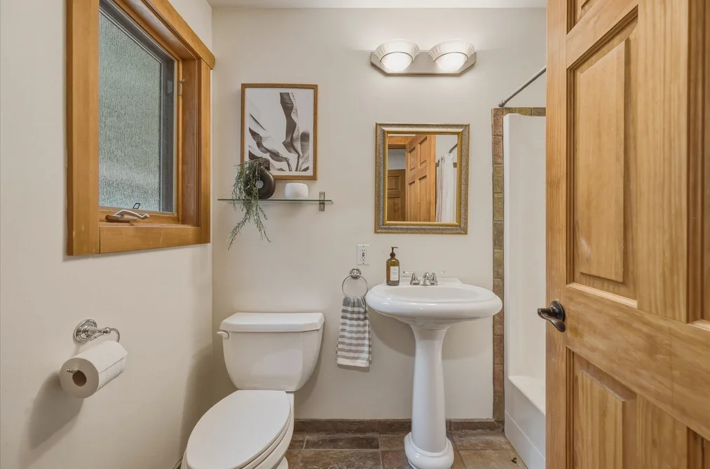 8633 FOREST RIDGE DRIVE, Whistler BC V8E 0G1, Whistler BC — Residential for Sale — Photo 25 of 40