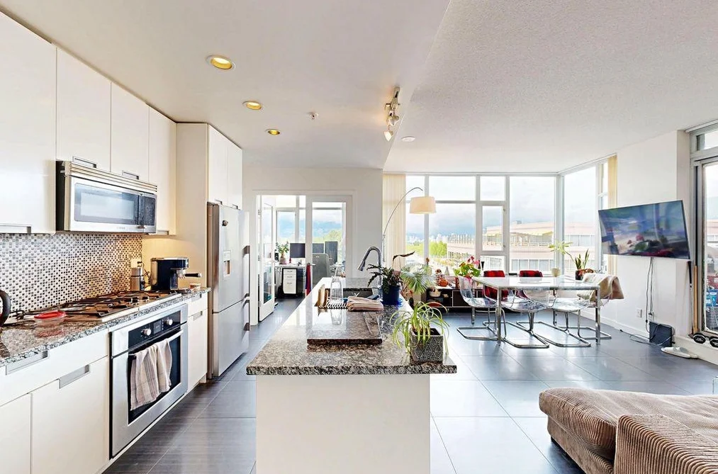 Condo for sale at 865 2080 W Broadway Vancouver British Columbia - MLS: R3124768