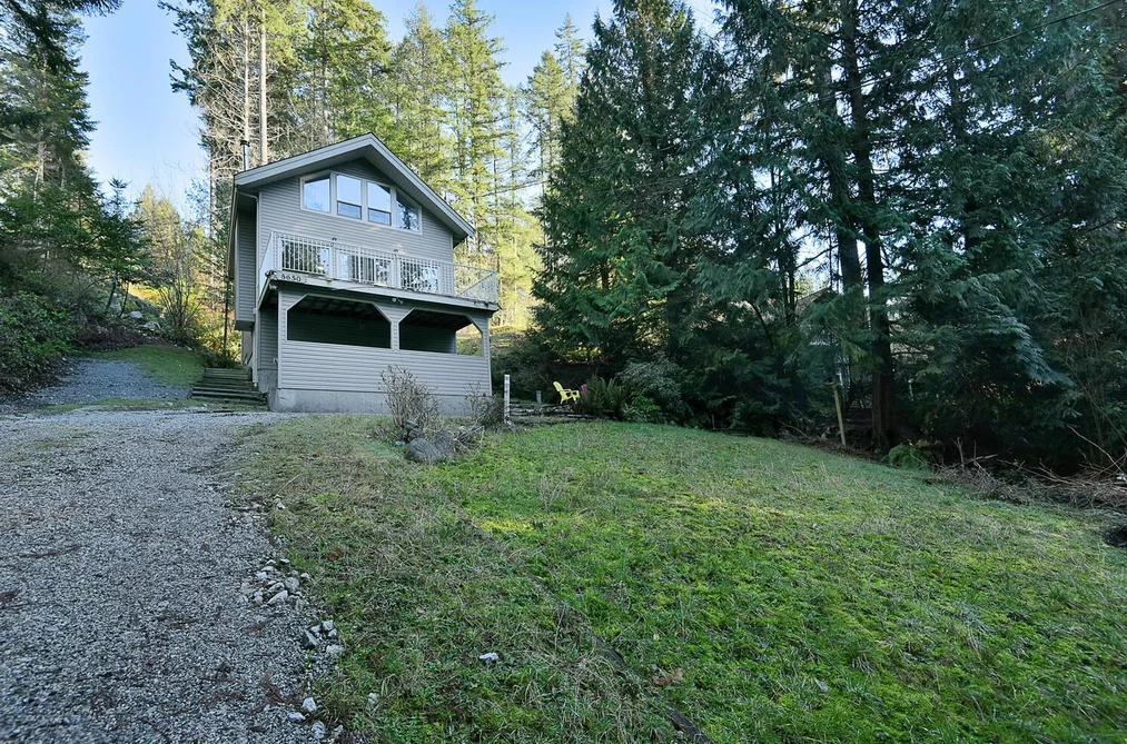 House for sale at 8650 Redrooffs Road Halfmoon Bay British Columbia - MLS: R3082609