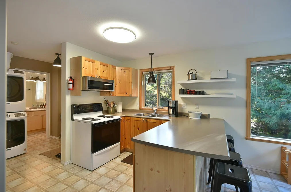 8650 REDROOFFS ROAD, Halfmoon Bay BC V7Z 1E7, Halfmoon Bay BC — Residential for Sale - Photo 4