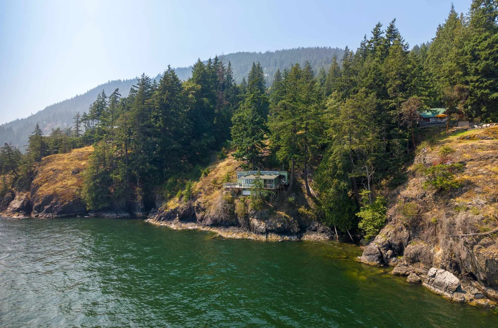 House for sale at 867 Hummingbird Lane Bowen Island British Columbia - MLS: R3154503