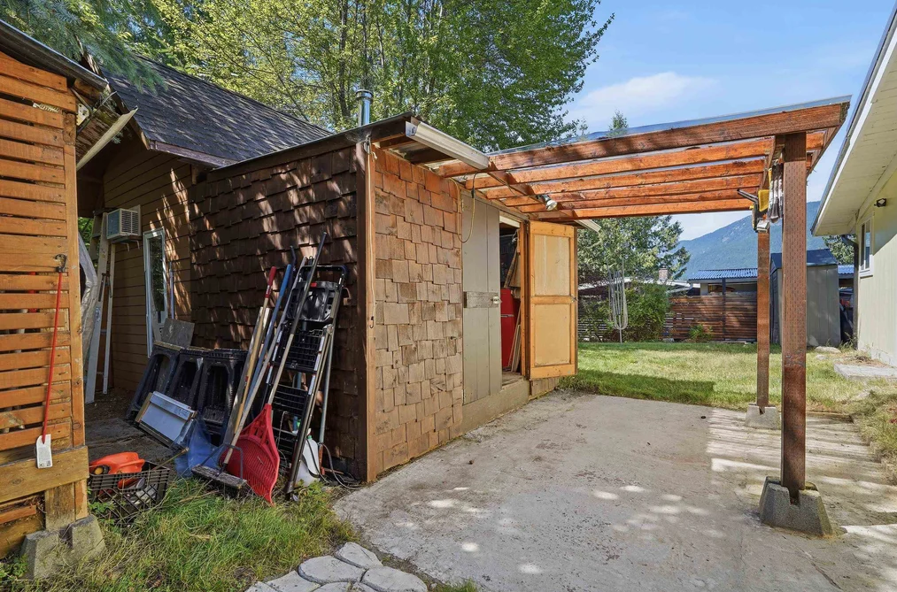 868 UPPER CRESCENT, Britannia Beach BC V8B 1J2, Britannia Beach BC — Residential for Sale — Photo 11 of 27