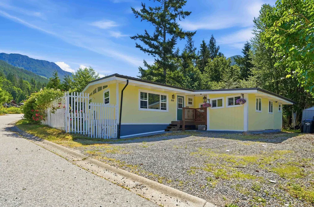 868 UPPER CRESCENT, Britannia Beach BC V8B 1J2, Britannia Beach BC — Residential for Sale — Photo 12 of 27