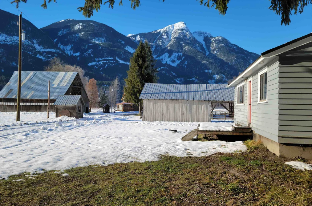 8687 PEMBERTON MEADOWS, Pemberton BC V0N 2L2, Pemberton BC — Residential for Sale - Photo 6