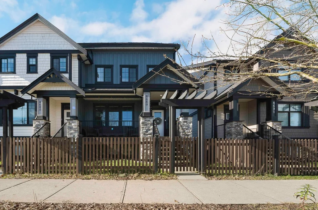 Row House (Non-Strata) for sale at 8689 Cedar Street Mission British Columbia - MLS: R3103249
