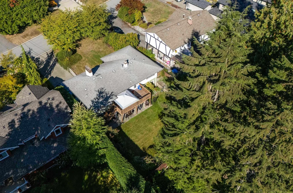 869 CLEMENTS AVENUE, North Vancouver BC V7R 2K6, North Vancouver BC — Residential for Sale - Photo 2