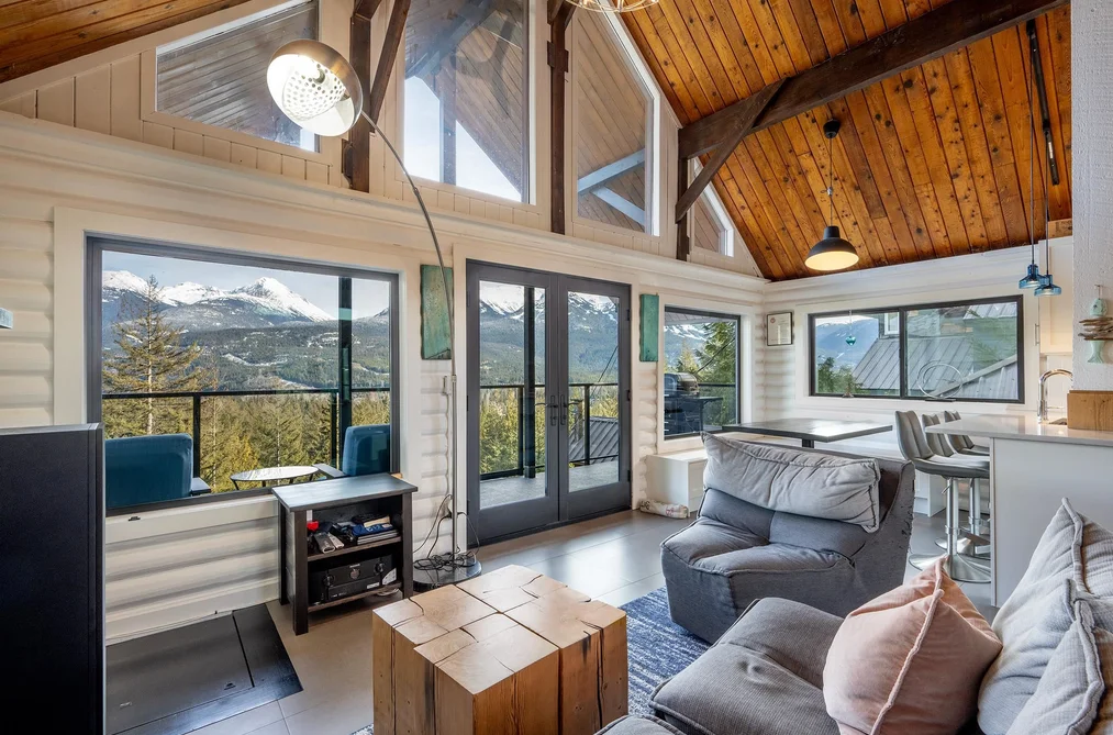 House for sale at 8706 Wedgeview Place Whistler British Columbia - MLS: R3098027