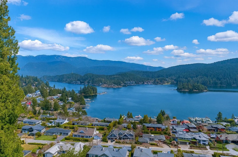 House for sale at 873 Baycrest Drive North Vancouver British Columbia - MLS: R3094108