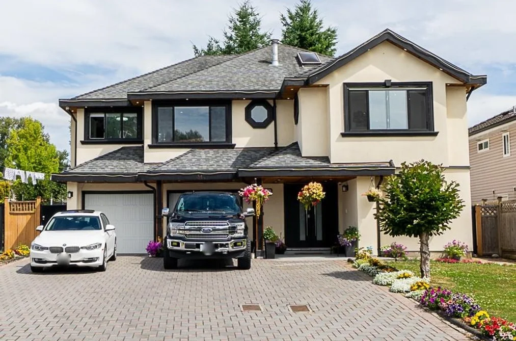House for sale at 8736 140a Street Surrey British Columbia - MLS: R3036117