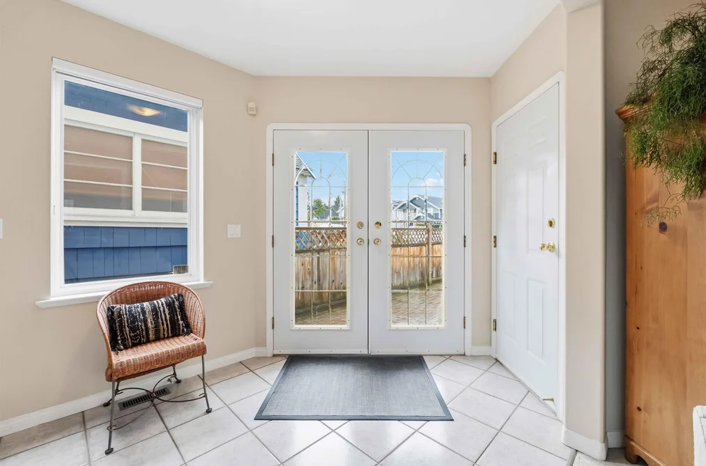 886 LEE STREET, White Rock BC V4B 4N6, White Rock BC — Residential for Sale - Photo 2