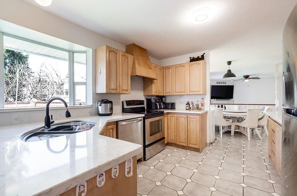 8867 116B STREET, Delta BC V4C 5Z9, Delta BC — Residential for Sale - Photo 2