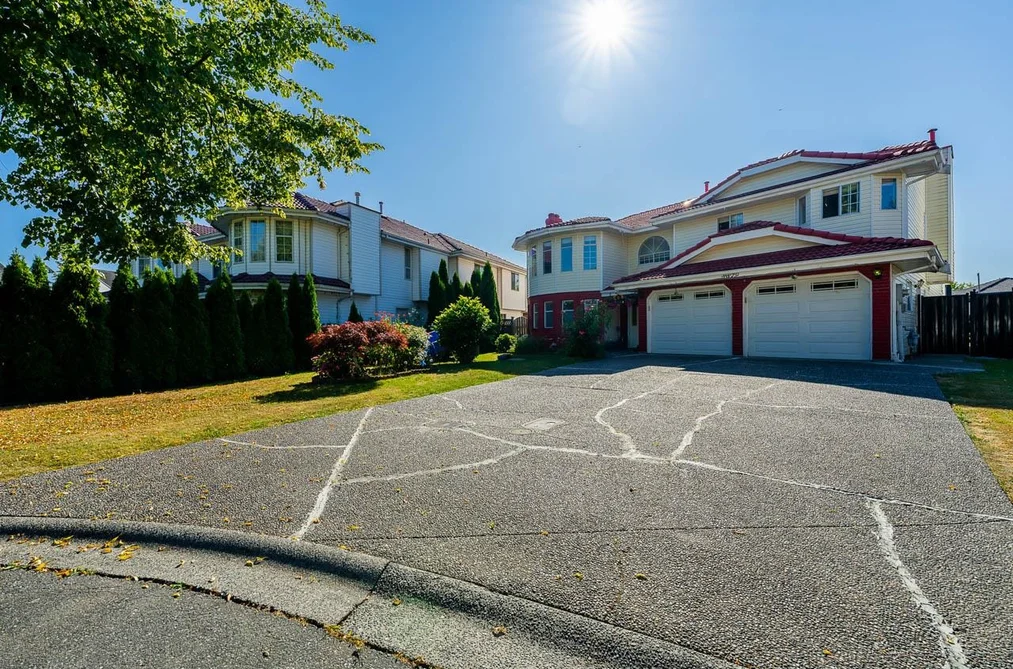 House for sale at 8879 141b Street Surrey British Columbia - MLS: R3115511
