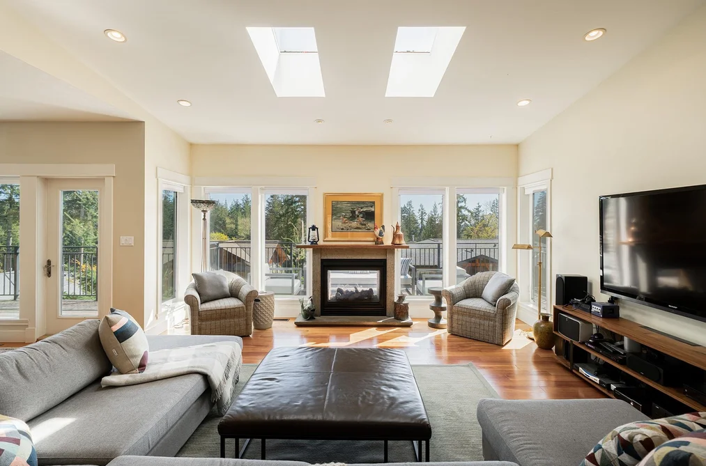 House for sale at 889 Cowan Point Drive Bowen Island British Columbia - MLS: R3111070