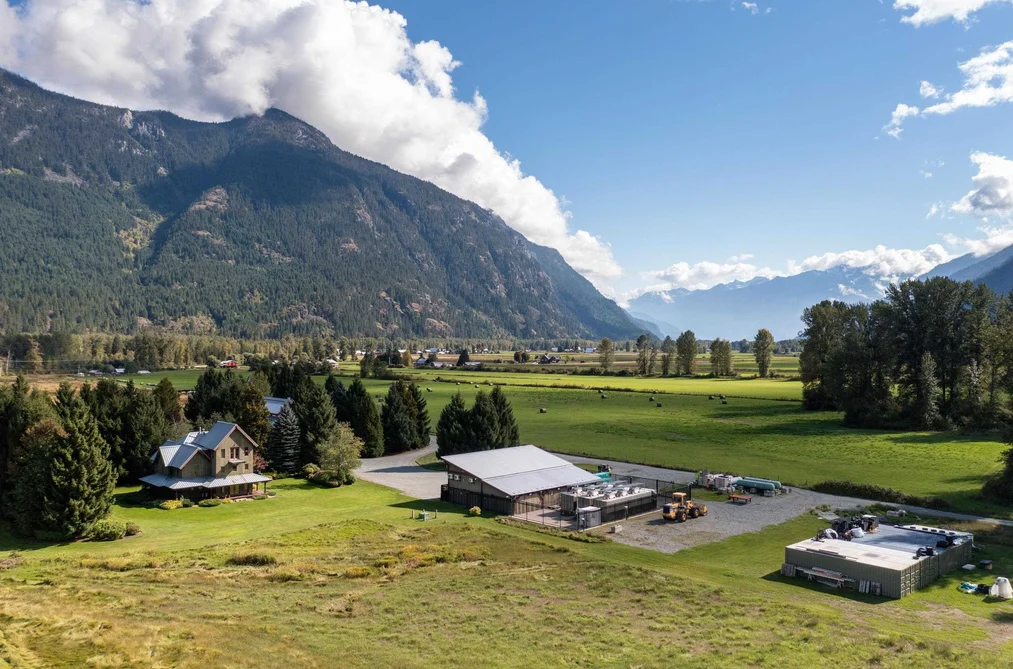 House for sale at 8891 Pemberton Meadows Road Pemberton British Columbia - MLS: R3096547