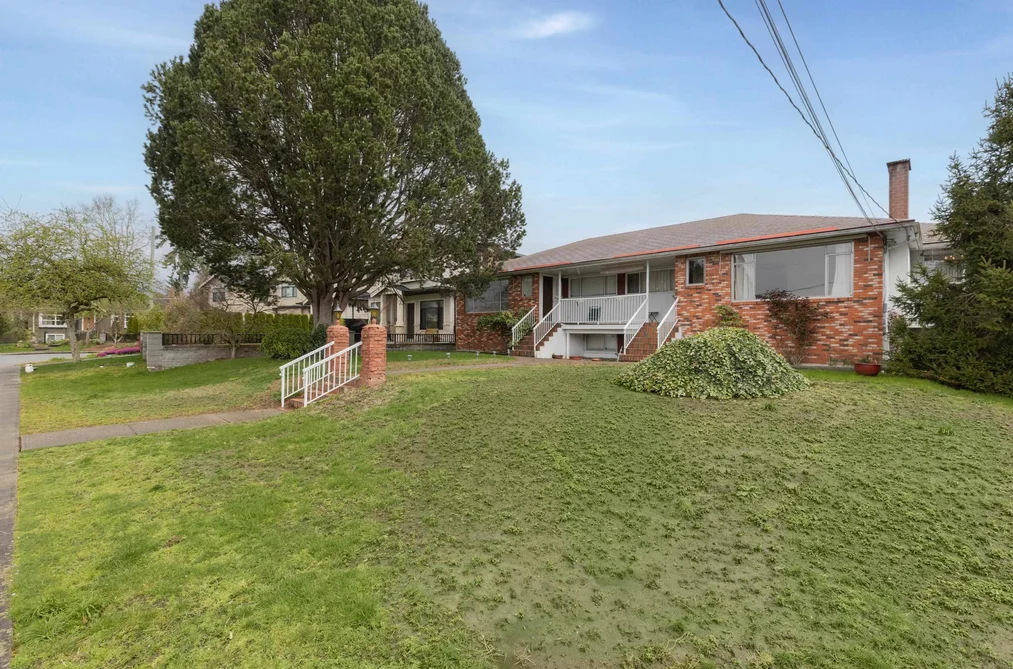 892-894 INVERGARRY AVENUE, Burnaby BC V5B 4M8, Burnaby BC — Residential Income for Sale - Photo 3