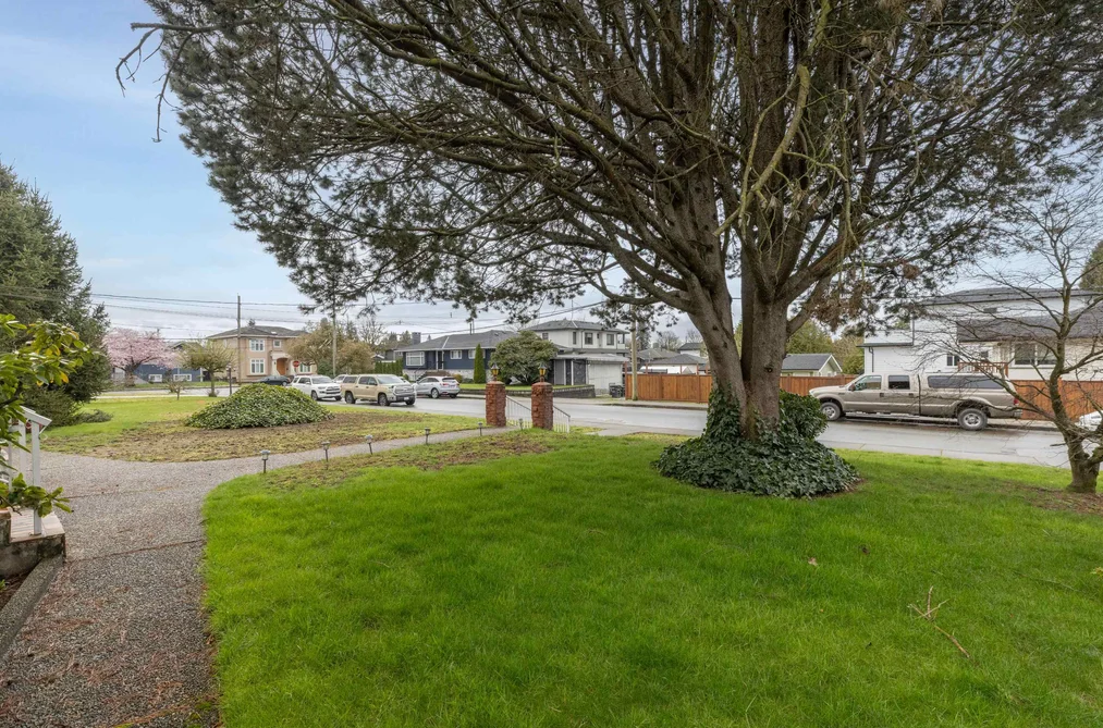 892-894 INVERGARRY AVENUE, Burnaby BC V5B 4M8, Burnaby BC — Residential Income for Sale - Photo 4