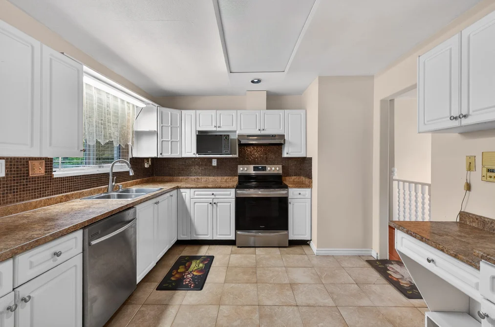 8927 146A STREET, Surrey BC V3R 6Z9, Surrey BC — Residential for Sale - Photo 3