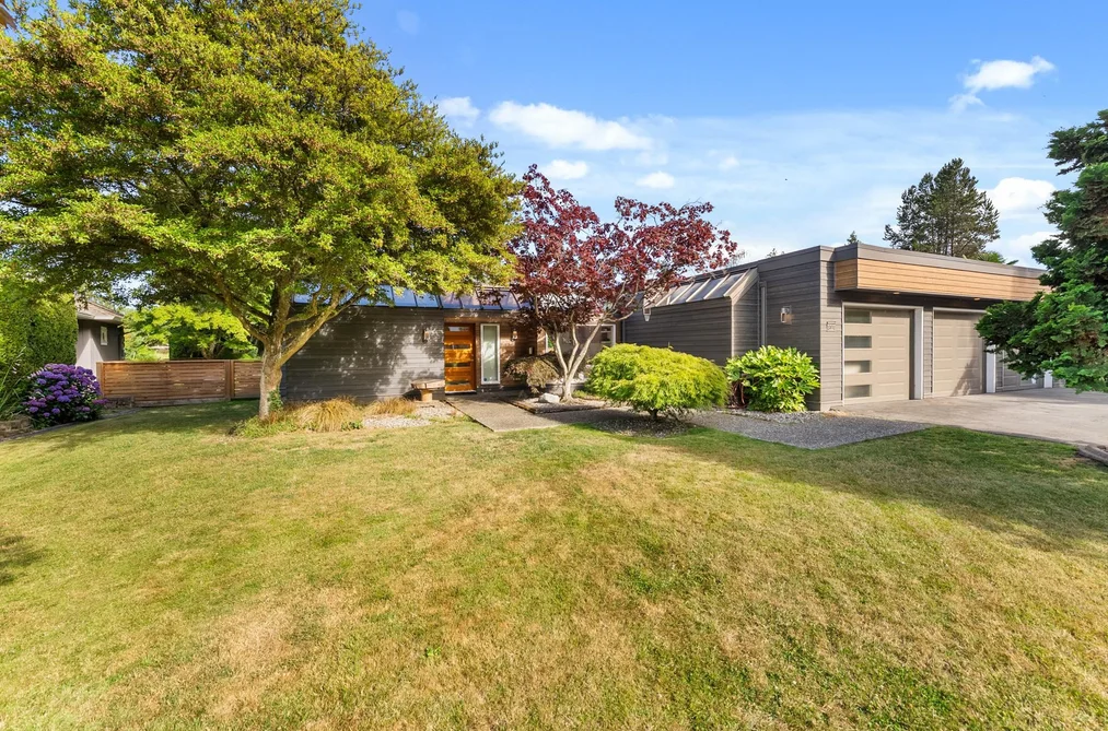 House for sale at 894 Eden Crescent Delta British Columbia - MLS: R3145975