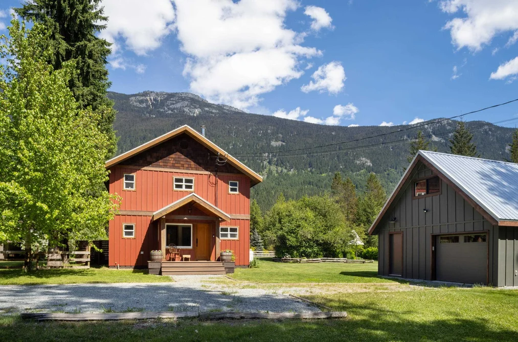 8950 PEMBERTON MEADOWS ROAD, Pemberton BC V0N 2L2, Pemberton BC — Residential for Sale - Photo 3