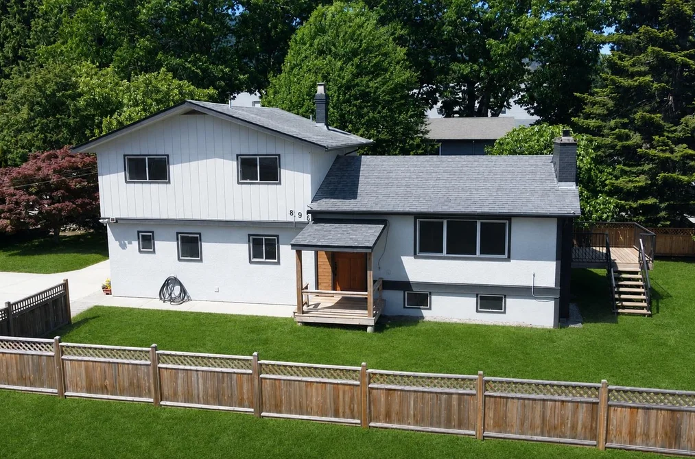 House for sale at 896 Davis Road Gibsons British Columbia - MLS: R3134756
