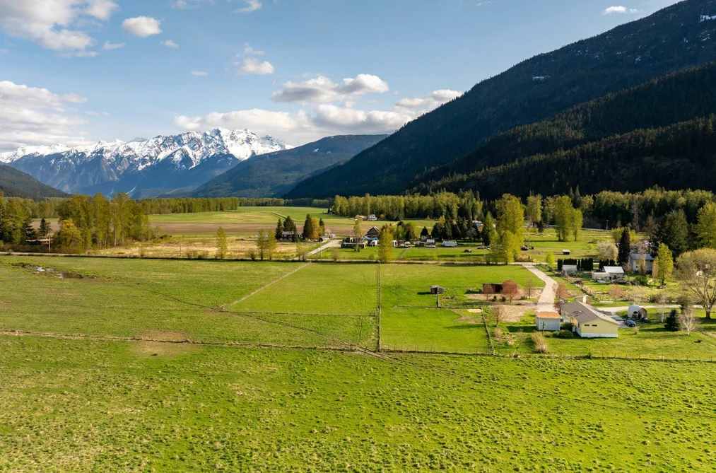 House for sale at 899 Erickson Road Pemberton British Columbia - MLS: R3045933