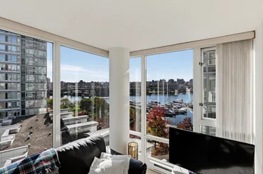 1067 Marinaside Cres Unit 901, Vancouver, BC - MLS: R3177081